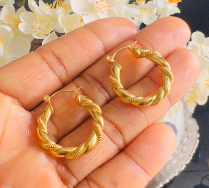 20mm Twisted Hoop Gold Earring